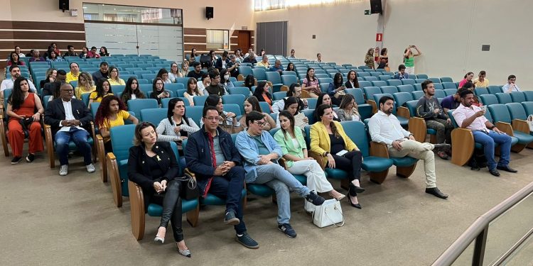 Câmara de Pouso Alegre recebe I Encontro Municipal de Prevenção ao Suicídio