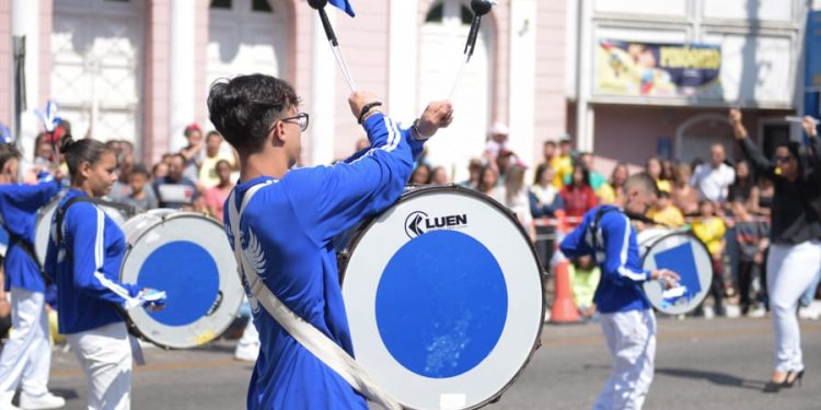 Desfile de 7 de setembro atrai milhares de pessoas em Pouso Alegre