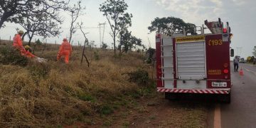 Carro capota em Sacramento e Filho presencia a morte do pai