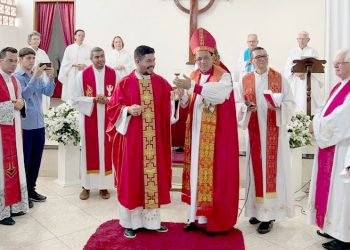 Dom Dionísio ordena mais um padre anglicano em Pouso Alegre