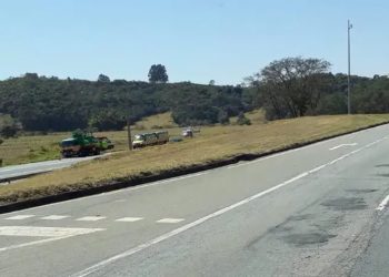 Carro capota na BR-381 em Careaçu e mata duas pessoas