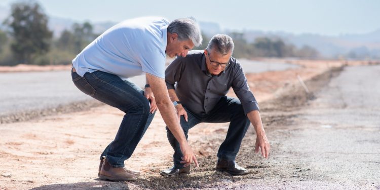 Rafael Simões comemora o avanço da obra da Avenida Faisqueira