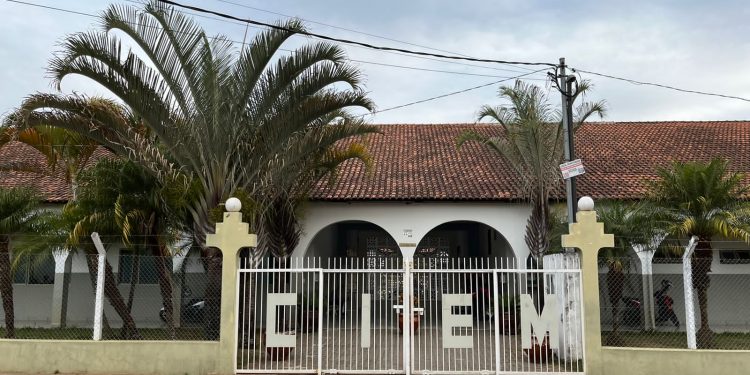 Pré-enem e pré-vestibular gratuito último dia para se inscrever no processo seletivo