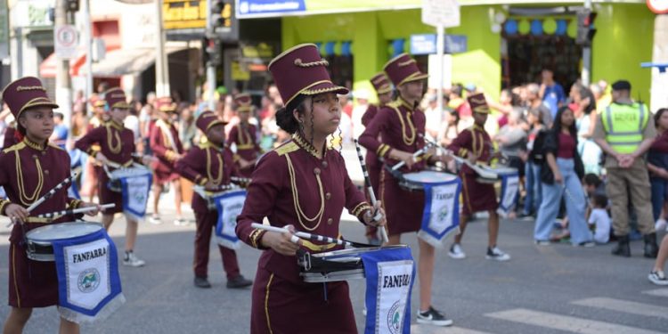 Desfile de 7 de setembro atrai milhares de pessoas em Pouso Alegre