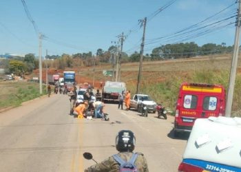 Na Dique II em Pouso Alegre moto bate em carro que seguia romaria