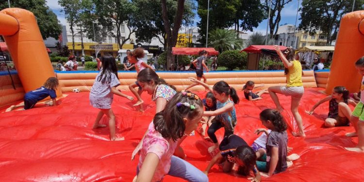 Festival da Alegria reúne cerca de 4 mil pessoas na Praça Senador José Bento