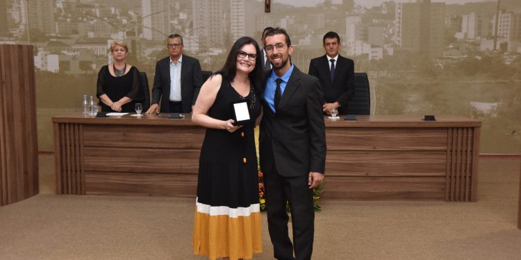 Câmara de Pouso Alegre entrega Medalha do Mérito Educacional