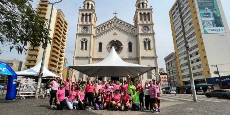 Prefeitura de Pouso Alegre leva campanha Outubro Rosa para Praça Senador José Bento