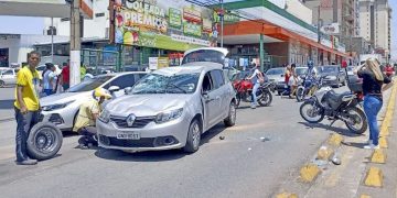 Idosa capota carro no Centro de Pouso Alegre