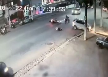 Em Pouso Alegre carro e moto sofrem acidente na Av. Pref. Olavo Gomes de Oliveira – Veja o Vídeo