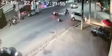 Em Pouso Alegre carro e moto sofrem acidente na Av. Pref. Olavo Gomes de Oliveira – Veja o Vídeo