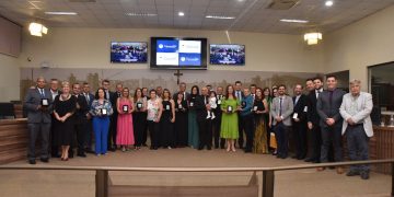 Câmara de Pouso Alegre entrega Medalha do Mérito Educacional