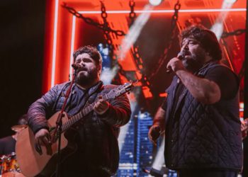 ‘César Menotti & Fabiano’ se apresentam em Pouso Alegre, mesmo com chuva reúne mais de 8 mil pessoas