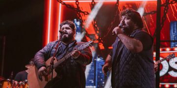 ‘César Menotti & Fabiano’ se apresentam em Pouso Alegre, mesmo com chuva reúne mais de 8 mil pessoas