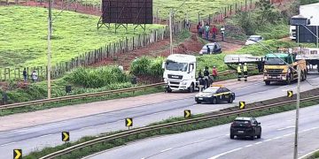 Em Pouso Alegre acidente bloqueia a Rodovia BR-381 Km 849