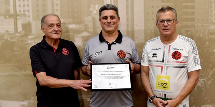 Câmara de Pouso Alegre realiza homenagem ao Pouso Alegre FC