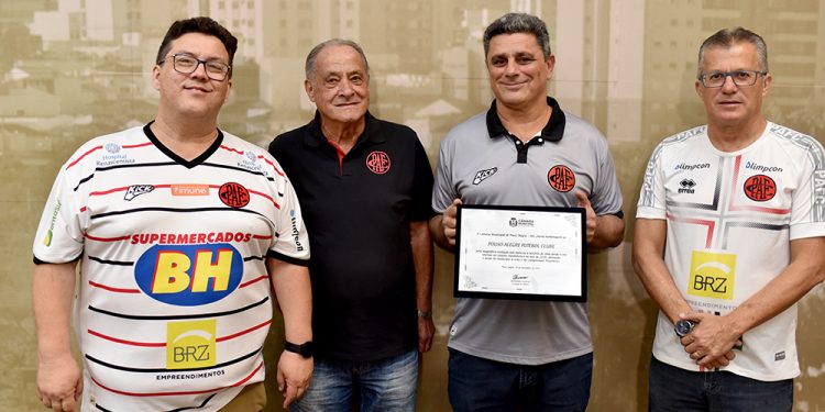 Câmara de Pouso Alegre realiza homenagem ao Pouso Alegre FC