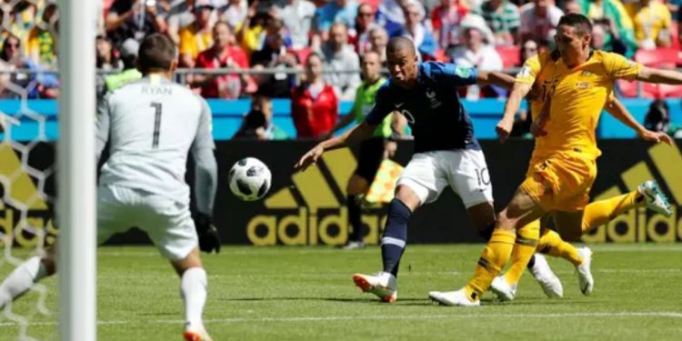 França leva susto da Austrália, vira o jogo com goleada na estreia