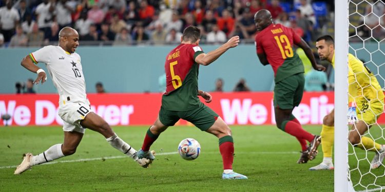 CR7 bate recorde, e Portugal vence Gana em jogo eletrizante