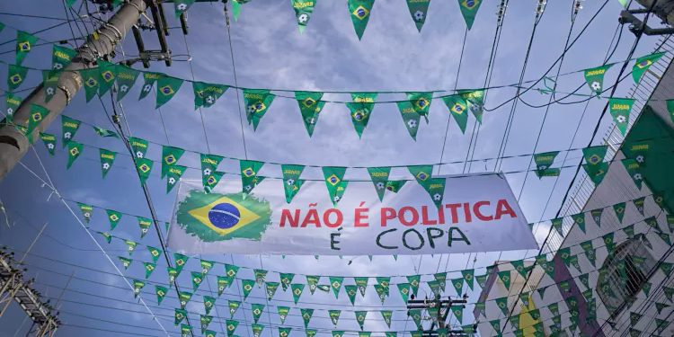 Copa 2022: por que pintar rua de verde e amarelo pode virar gol contra
