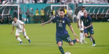Argentina vence e avança no grupo C, Polônia passa por saldo de gols e se classifica