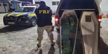 PRF prende na BR-381 homem que levava droga escondida em caixão para BH