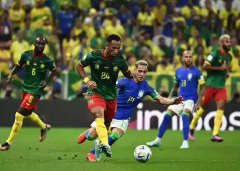 Brasil reserva perde para Camarões, mas continua na liderança