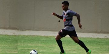 Michael Paulista, ex jogador do Atlhetic marca para o PAFC o gol da vitória