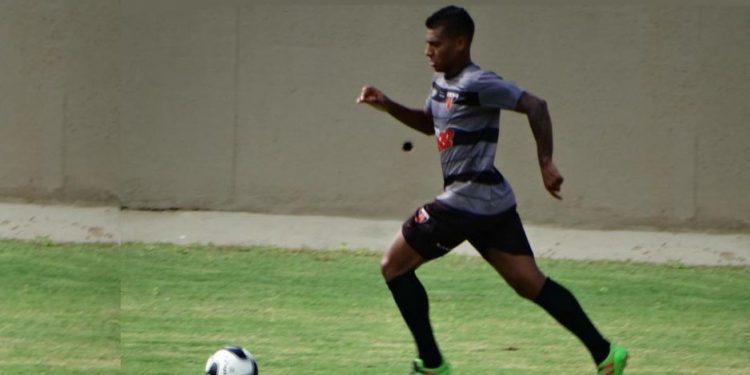 Michael Paulista, ex jogador do Atlhetic marca para o PAFC o gol da vitória