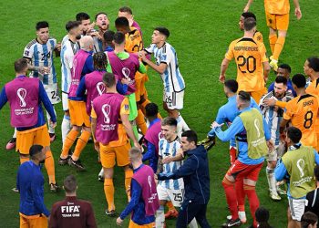 Nos pênaltis, Argentina vence Holanda e está nas semifinais da Copa