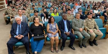 Câmara recebe homenagem da Polícia Militar durante cerimônia em comemoração aos 40 anos do 20º Batalhão