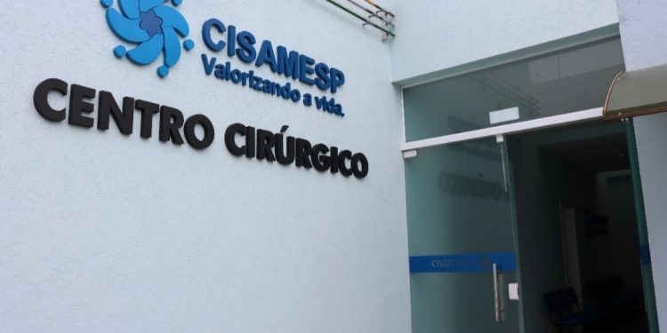 Representantes da FUVS participam de inauguração de Centro Cirúrgico do CISAMESP