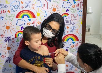 Centro de vacinação estará aberto neste sábado (10)