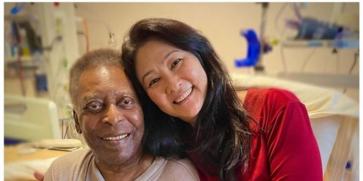 Viúva de Pelé, Márcia Aoki, escreve uma carta um mês após a morte do ex-jogador