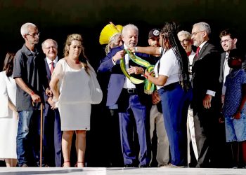 Lula é empossado presidente do Brasil e oficializa um retrocesso de 20 anos