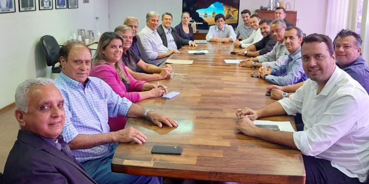 Dr. Paulo e Rafael Simões com secretário de Infraestrutura de MG buscam obras para o Sul de Minas