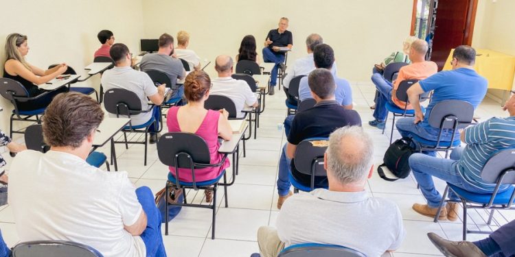 Prefeito Cel Dimas reúne equipe para direcionar ações dos projetos do exercício de 2023