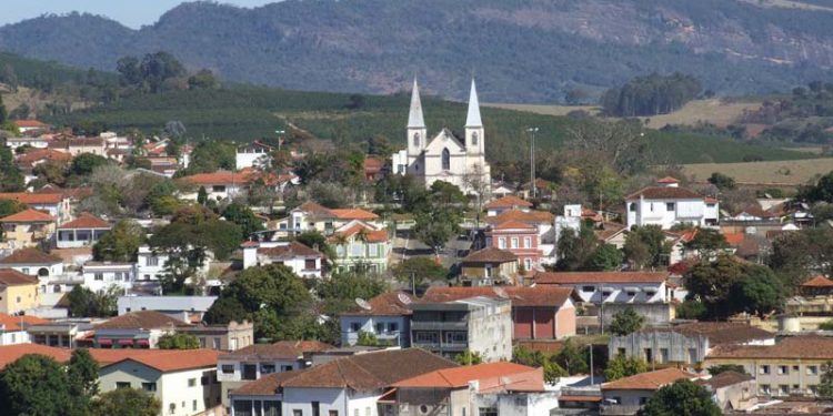 Mulher é esfaqueada em Cambuquira pelo ex e internada em estado grave