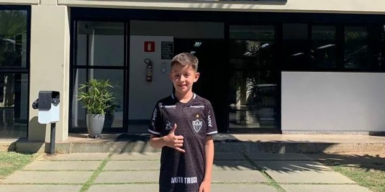 Atleta de Pouso Alegre é selecionado e defende o Atlético Mineiro