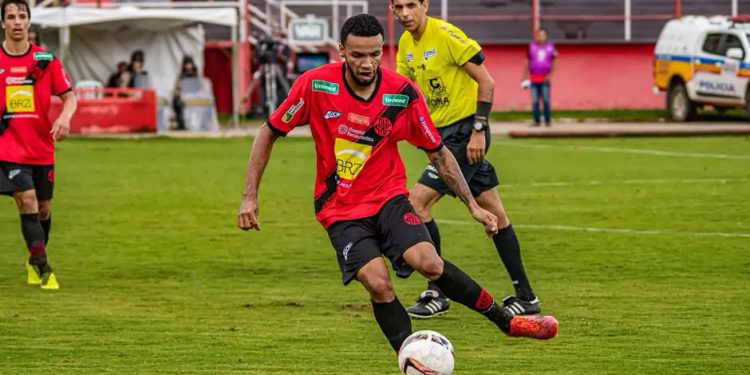 Pouso Alegre e Tombense no Manduzão ficam no empate com gol de pênalti e ajuda do VAR