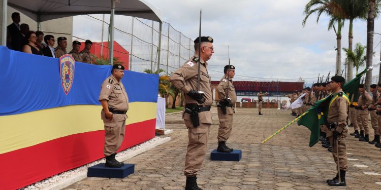 Solenidade no Pátio do 20º BPM marca passagem de comando da 17º RPM