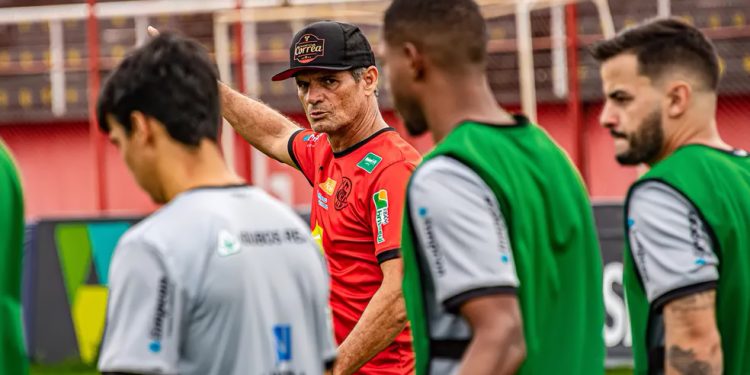 Pousão fora da zona de classificação sabe que só a vitória interessa sobre o Ipatinga