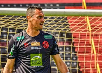 Pouso Alegre contesta e repudia torcedor que hostilizou esposa do goleiro Cairo