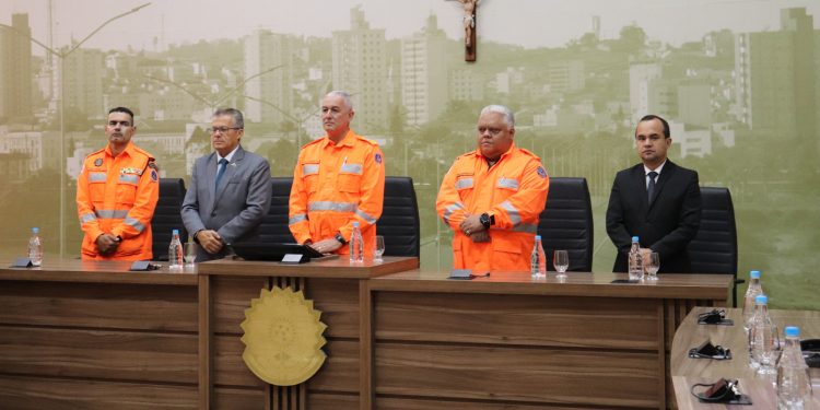 Câmara recebe cerimônia de troca de comando da 7ª Cia Independente de Corpo de Bombeiros