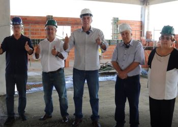 Rafael Simões, Dr Paulo e Cel. Dimas visitam obras do Hospital Oncológico