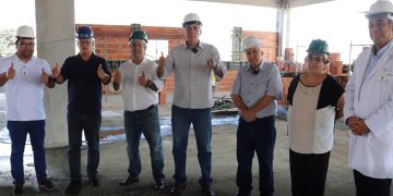 Rafael Simões, Dr Paulo e Cel. Dimas visitam obras do Hospital Oncológico