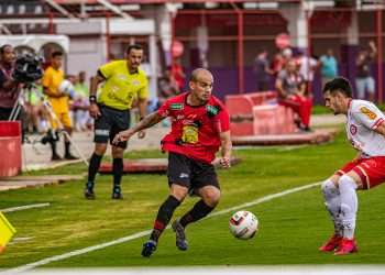 Pouso Alegre enfrenta o Tombense no 1º jogo das semifinais do Troféu Inconfidência