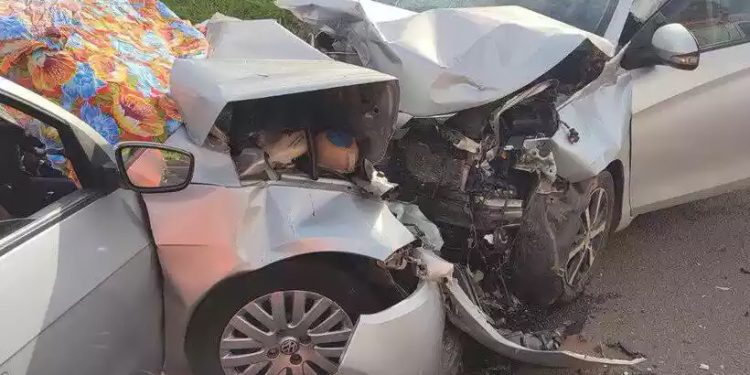Idosa morre em batida frontal entre 2 carros no trecho entre Alfenas e Areado