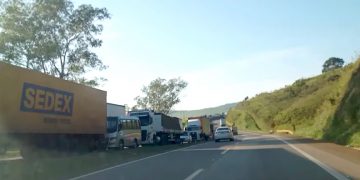 Acidente na BR 381 mata Motorista e deixa 16 feridos após ônibus bater de frente com carreta