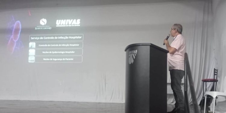 Serviço de Controle de Infecção Hospitalar realiza treinamento para médicos do HCSL